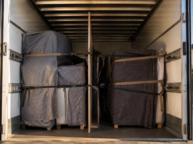 Chargement en groupage avec plusieurs lots cloisonnés dans un même camion
